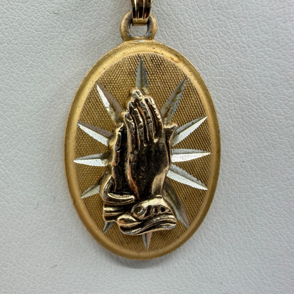Vintage Gold Tone Praying Hands Pendant Necklace Spiritual Religious Jewelry
